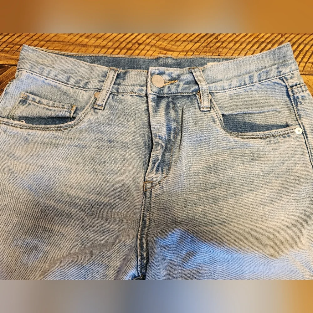 Blank NYC High Rise Tapered Leg Distressed Jeans Size 26 - Picture 2 of 12